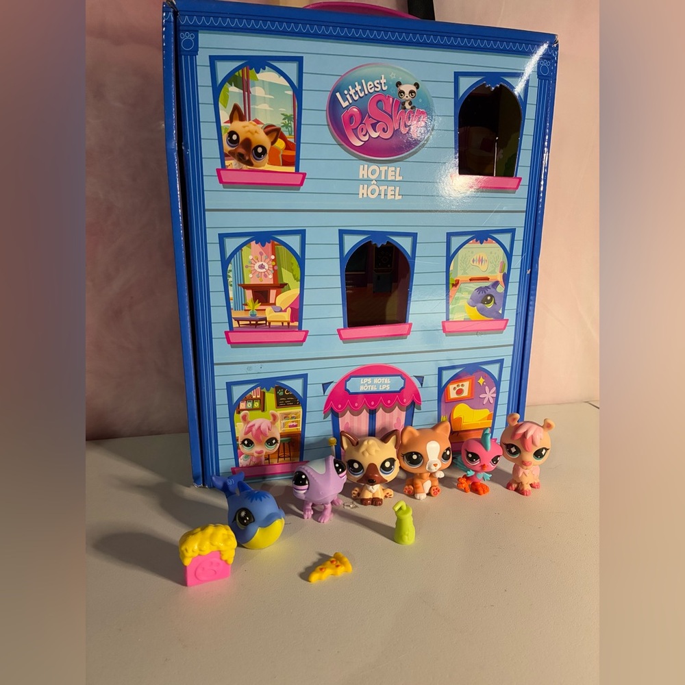 2024 Littlest Pet Shop G7 LPS Hotel Playset Canadian Walmart Exclusive Dolphin